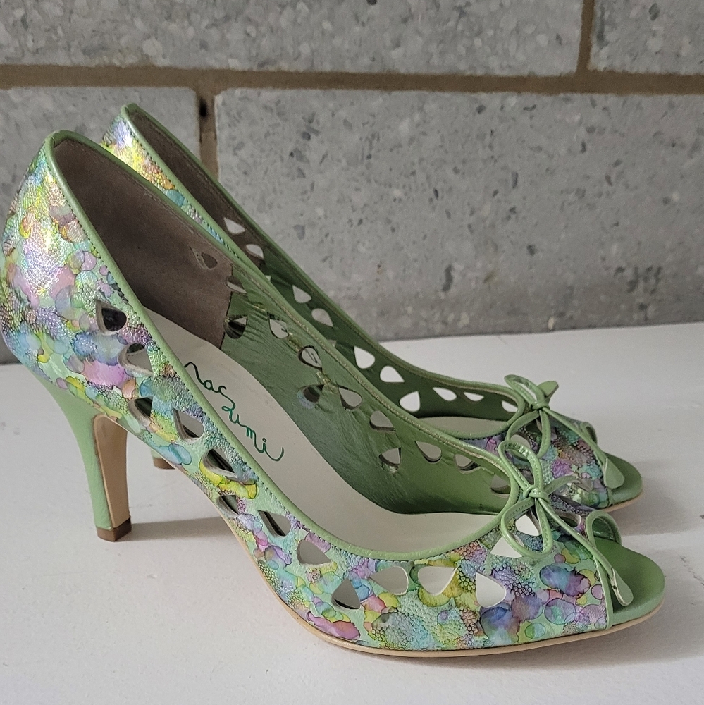 Beautiful iridescent cut out leather Japanese pumps, 7M never worn